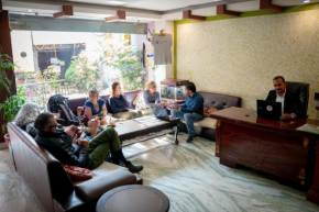Отель Alpine Hotel & Apartment  Катманду